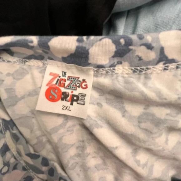 ~Zig Zag~ Top - 2XL - Picture 6 of 7